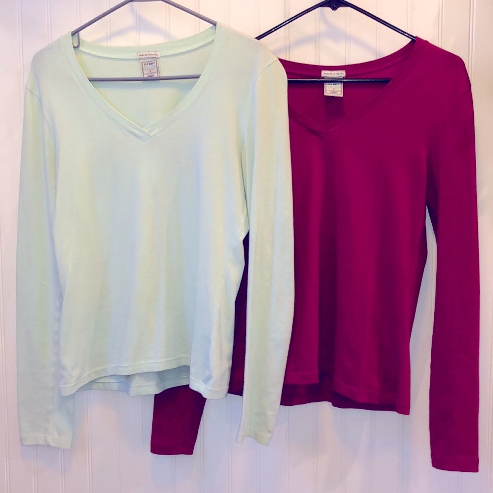 Set of TWO! Perfect Fit Stretch OLD NAVY Long Sleeve V-neck Shirts Women’s Sz S